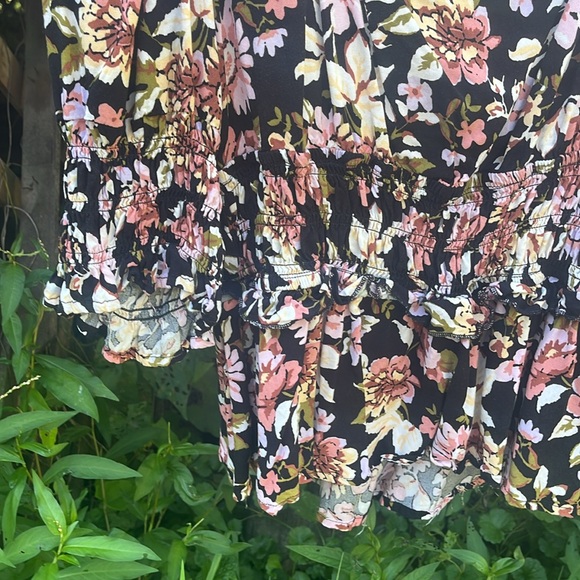 Francesca’s Peasant Top - Picture 3 of 3